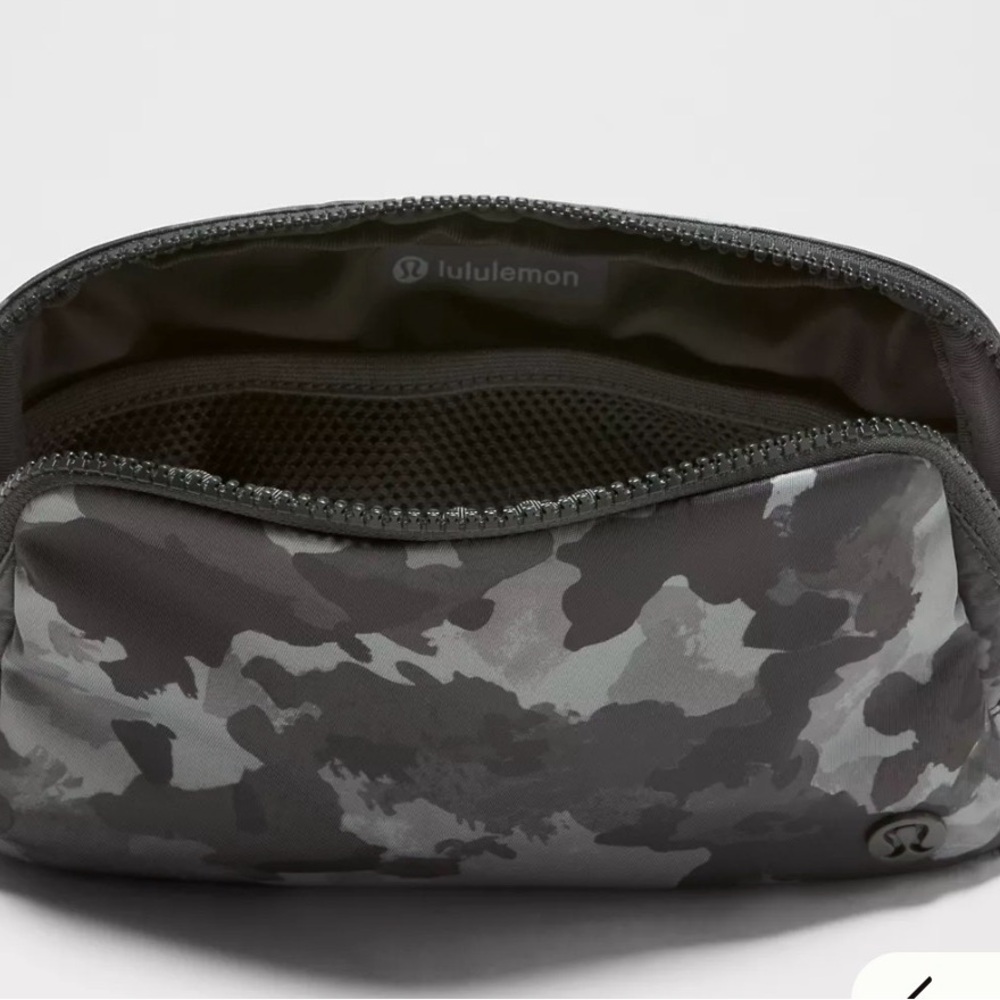 Lululemon Everywhere Belt Bag Camo Grey/Onyx 1L New - Picture 5 of 11
